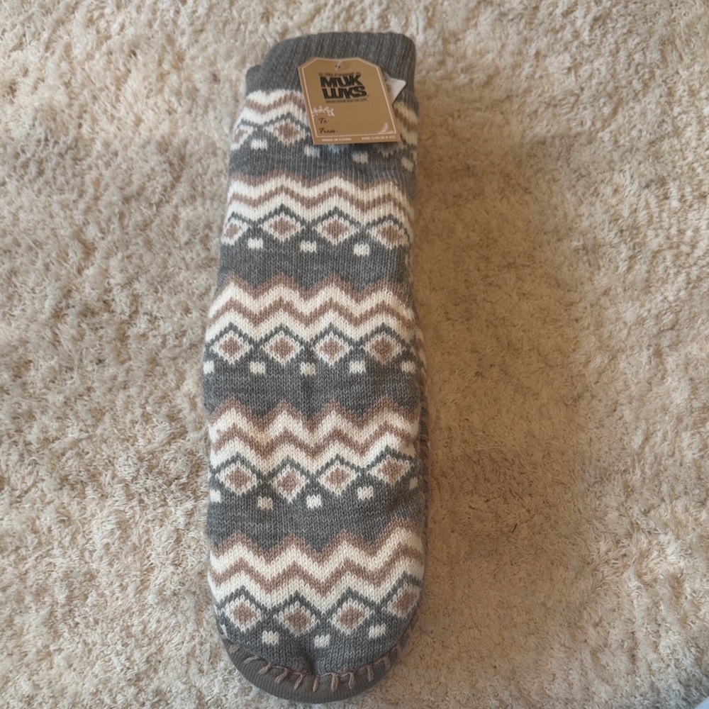 Muk Luks Geometric Gray and Cream Socks